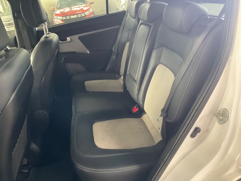 Kia Sportage 2.0 CRDi Revelation 4WD 2015 – снимка 31
