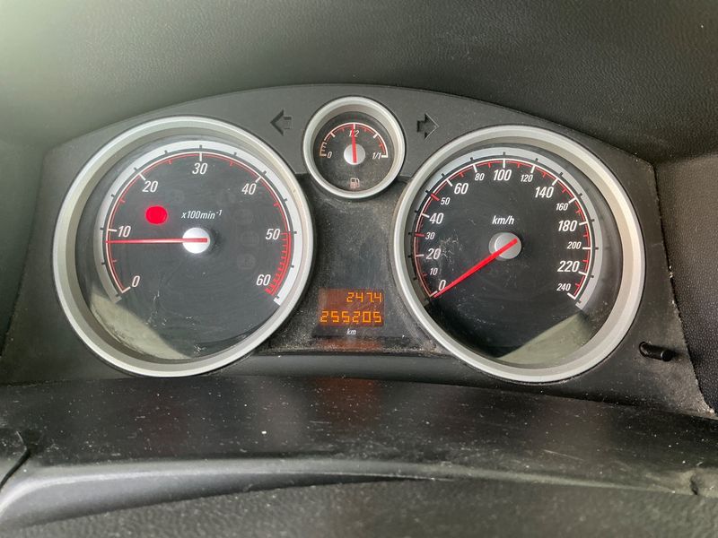 Opel Astra GTC 1.9 CDTI Sport — zdjęcie 4