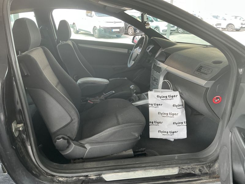 Opel Astra GTC 1.9 CDTI Sport — zdjęcie 3