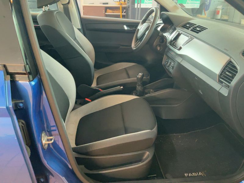 Skoda Fabia 1.2 TSI Ambition — zdjęcie 11