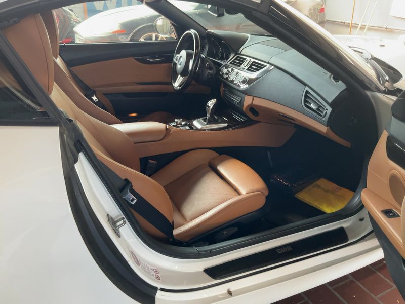 BMW Z4 sDrive 20i — zdjęcie 11
