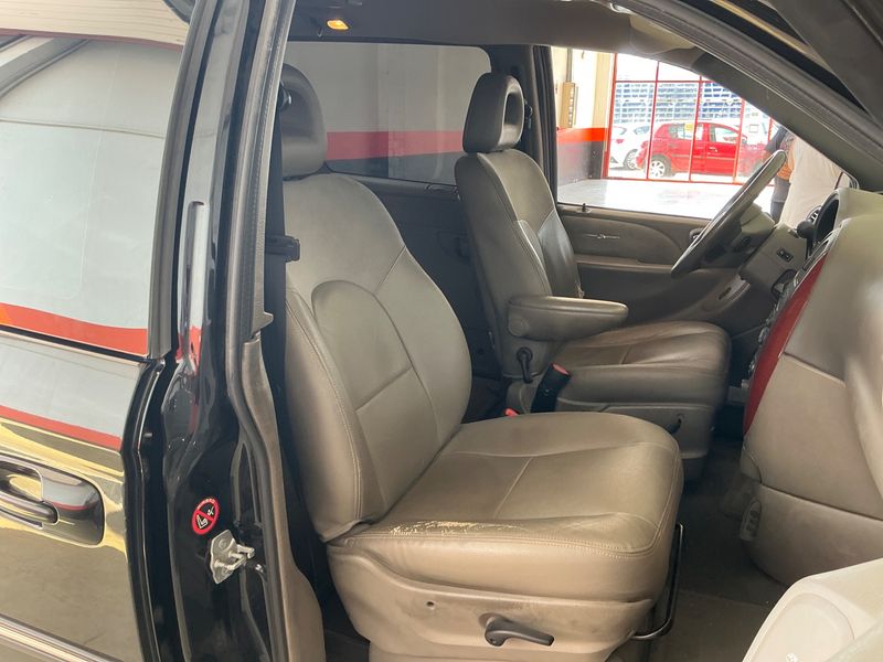 Chrysler Grand Voyager 2.8 CRD Limited — zdjęcie 3