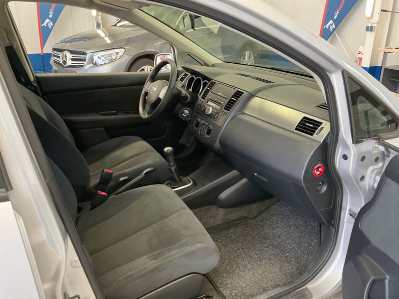 Nissan Tiida 1.6 Visia — zdjęcie 3
