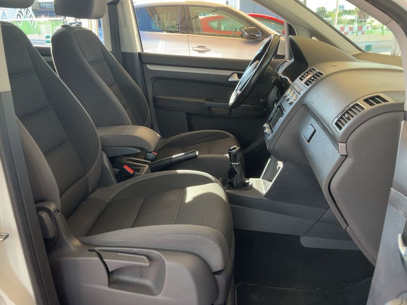 Volkswagen Touran 2.0 TDI Advance BlueMotion Tech — zdjęcie 11