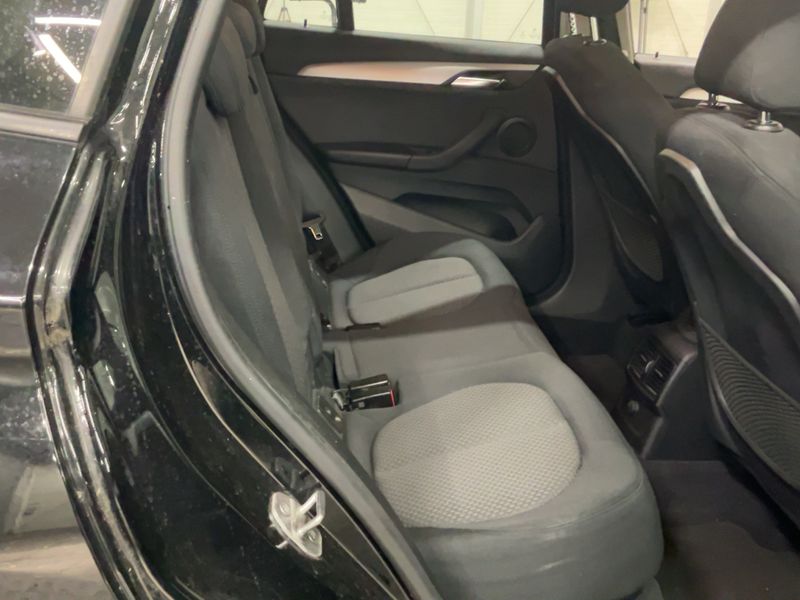 BMW X1 sDrive 18i Advantage — zdjęcie 14