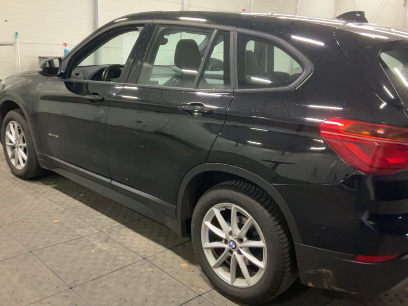BMW X1 sDrive 18i Advantage — zdjęcie 3