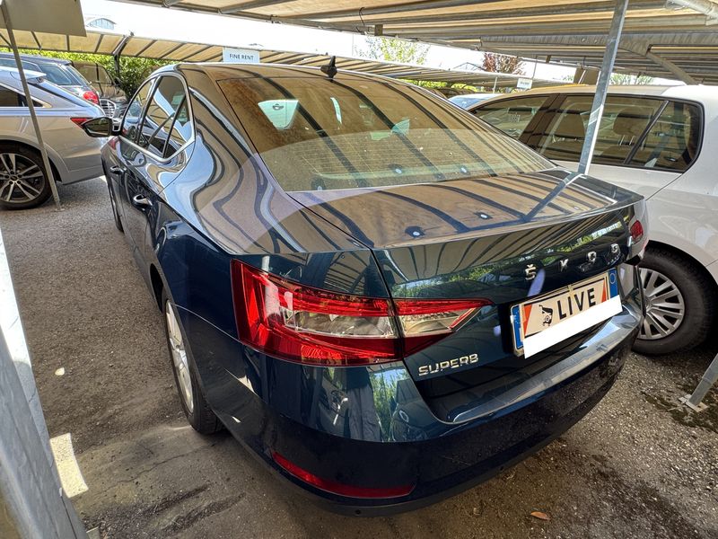 Skoda Superb 2.0 TDI Executive — zdjęcie 3