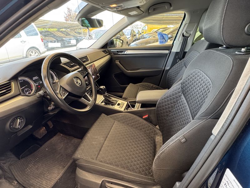 Skoda Superb 2.0 TDI Executive — zdjęcie 10