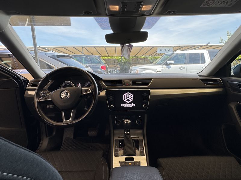 Skoda Superb 2.0 TDI Executive — zdjęcie 11