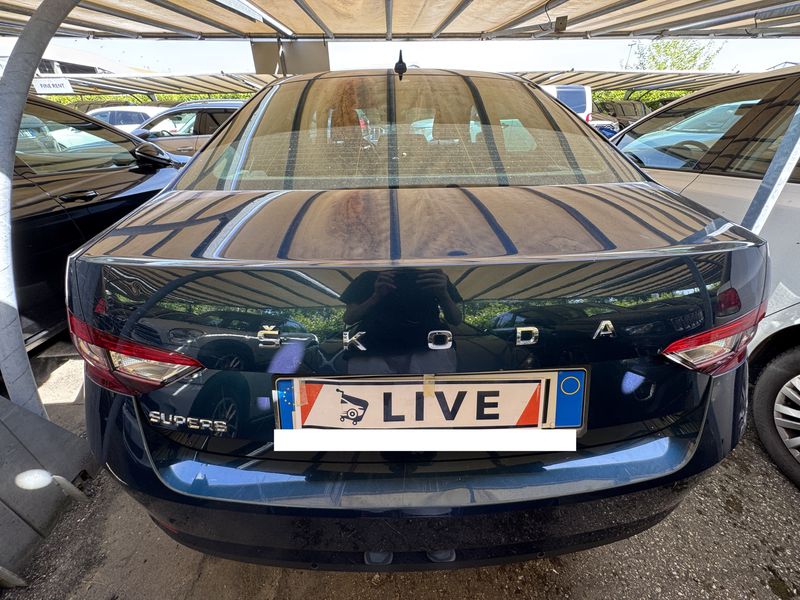 Skoda Superb 2.0 TDI Executive — zdjęcie 4