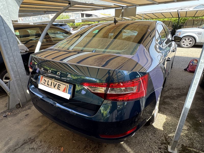 Skoda Superb 2.0 TDI Executive — zdjęcie 5