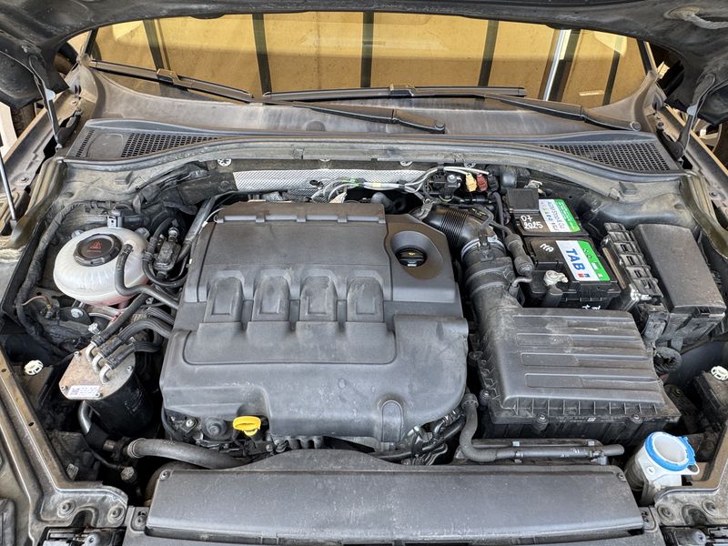 Skoda Superb 2.0 TDI Executive — zdjęcie 8