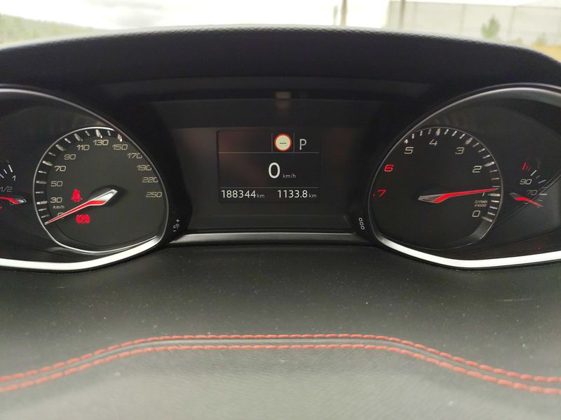 Peugeot 308 1.2 e-THP Allure — zdjęcie 12