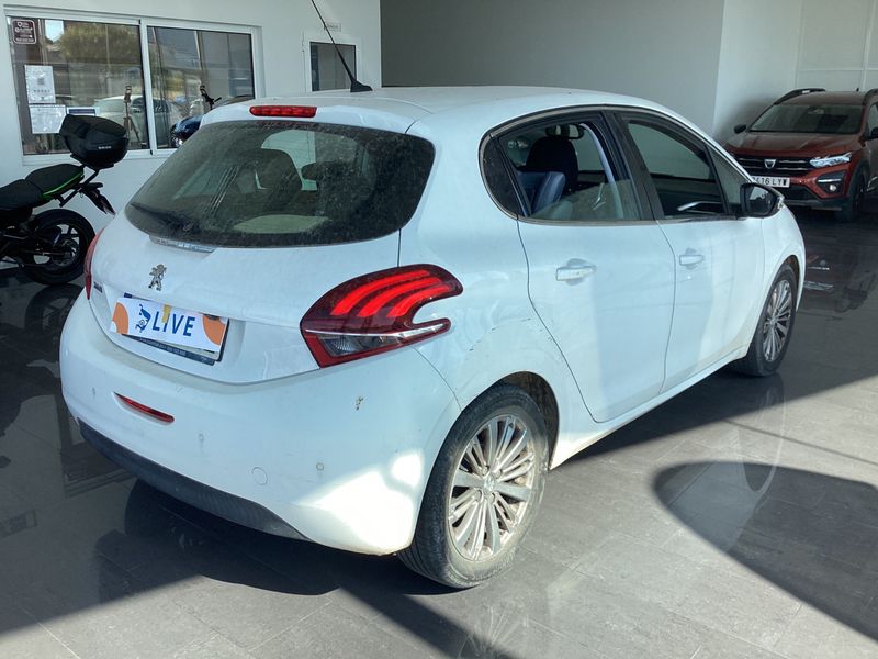 Peugeot 208 1.2 e-VTi Allure 2015 – снимка 2