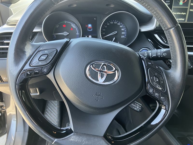 Toyota C-HR 1.8 Hybrid Active — zdjęcie 11