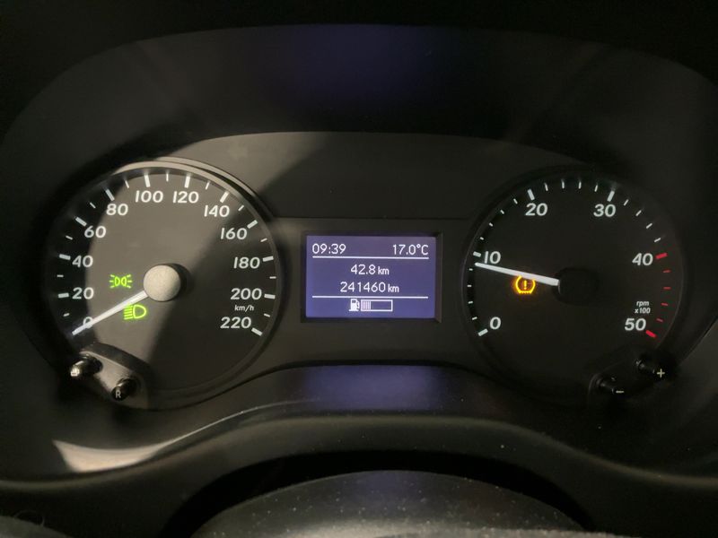 Mercedes-Benz Vito Tourer 109 CDI lang Pro — zdjęcie 13