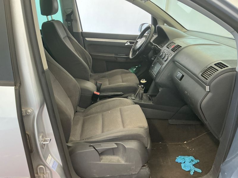 Volkswagen Touran 2.0 TDI Highline — zdjęcie 3