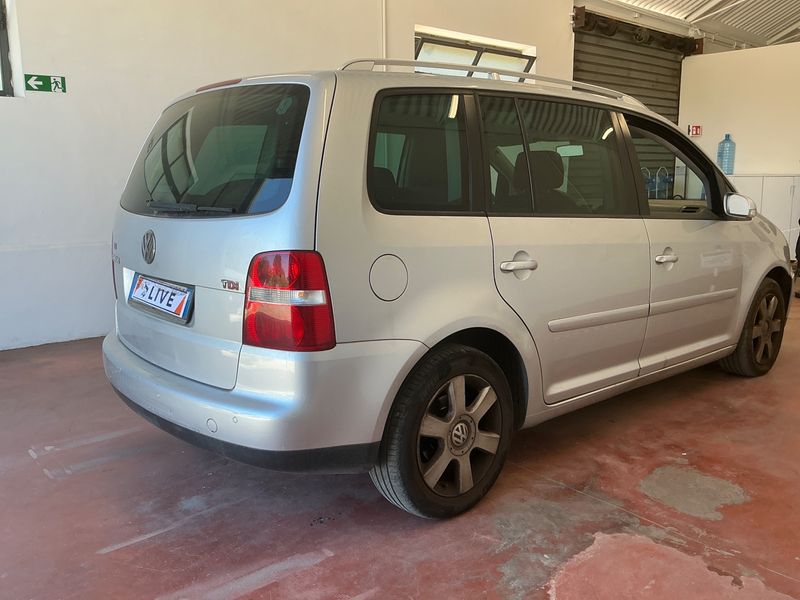 Volkswagen Touran 2.0 TDI Highline — zdjęcie 2