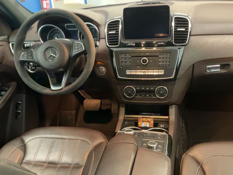 Mercedes-Benz GLE-Klasse GLE 400 4Matic AMG Line — zdjęcie 12