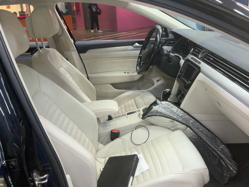 Volkswagen Passat Alltrack 2.0 TDI 4Motion BlueMotion Tech — zdjęcie 11