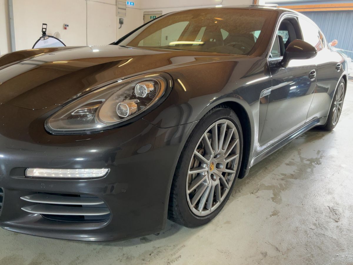 Porsche Panamera 4S
