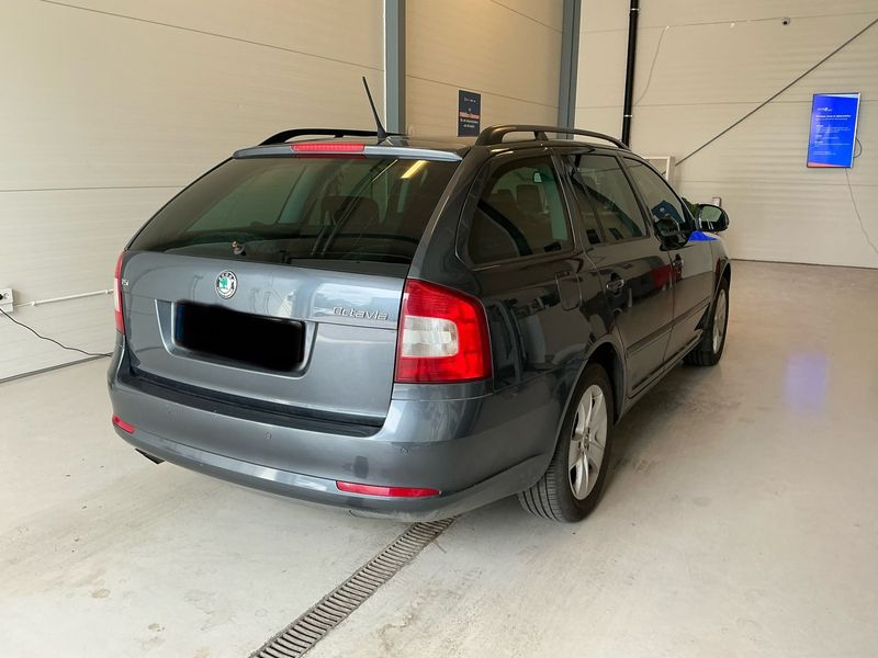 Skoda Octavia 1.8 TSI Elegance 2011 – снимка 2
