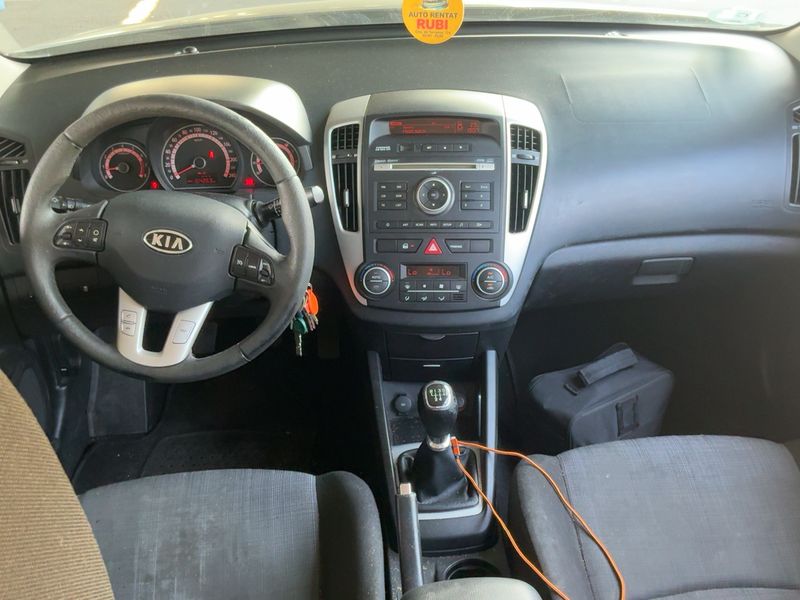 Kia cee'd 1.4 Motion — zdjęcie 12