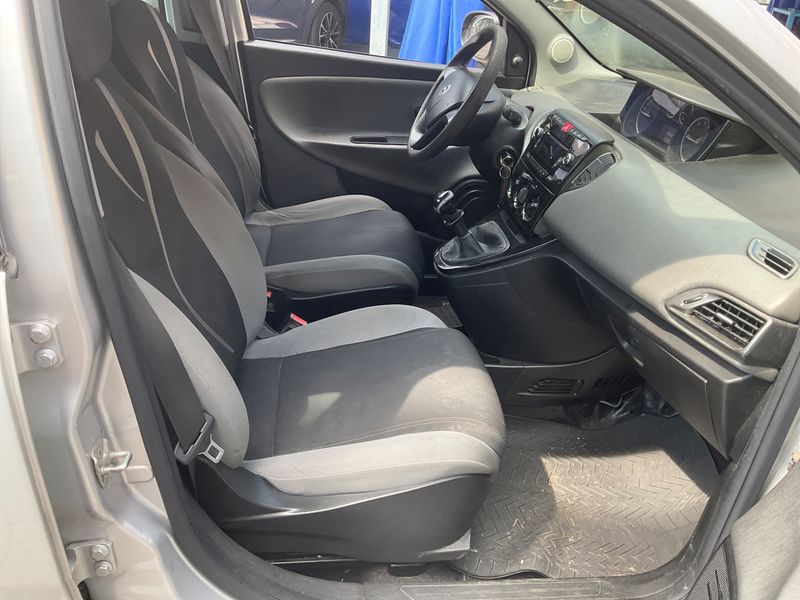 Lancia Ypsilon 1.2 GPL Silver — zdjęcie 3