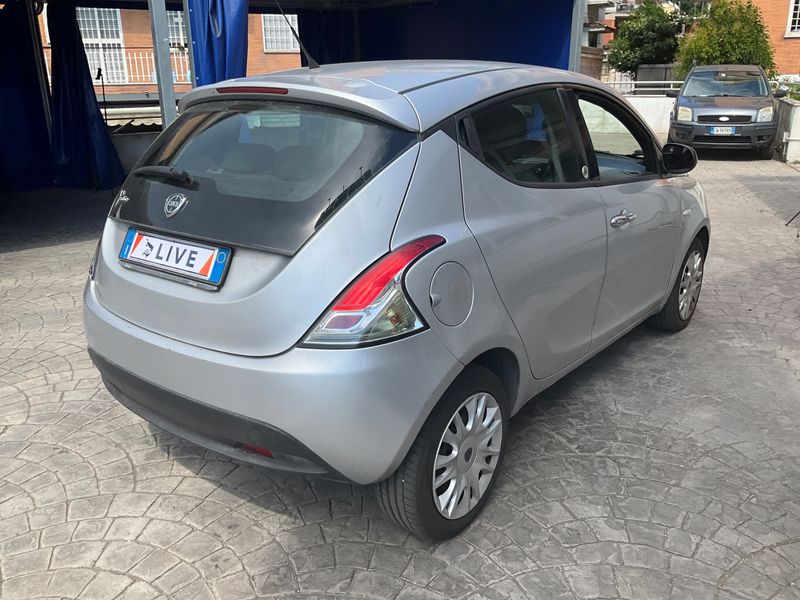 Lancia Ypsilon 1.2 GPL Silver — zdjęcie 2