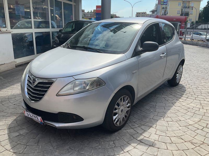 Lancia Ypsilon 1.2 GPL Silver