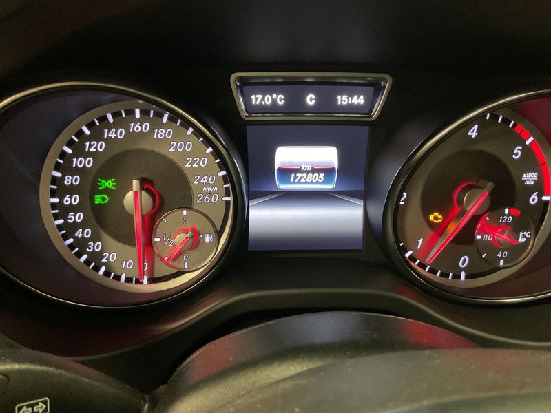 Mercedes-Benz CLA-Klasse CLA 200 d AMG Line — zdjęcie 13