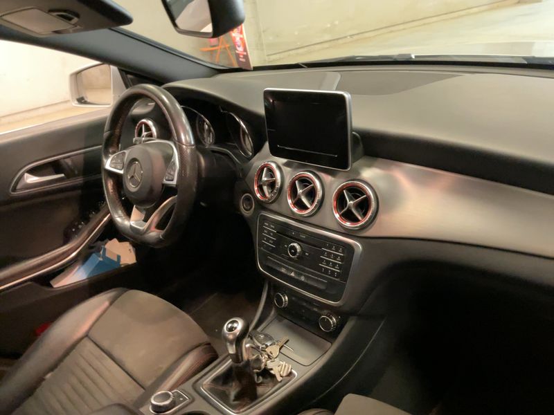 Mercedes-Benz CLA-Klasse CLA 200 d AMG Line — zdjęcie 12