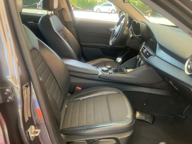 Alfa Romeo Giulia 2.2 JTDM Business — zdjęcie 11