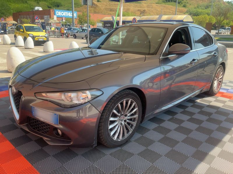 Alfa Romeo Giulia 2.2 JTDM Business — zdjęcie 2