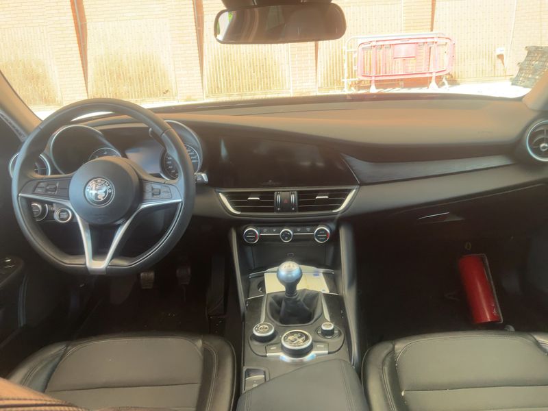 Alfa Romeo Giulia 2.2 JTDM Business — zdjęcie 12