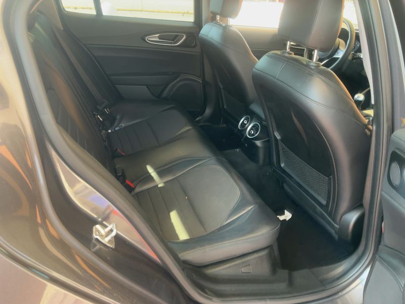 Alfa Romeo Giulia 2.2 JTDM Business — zdjęcie 14