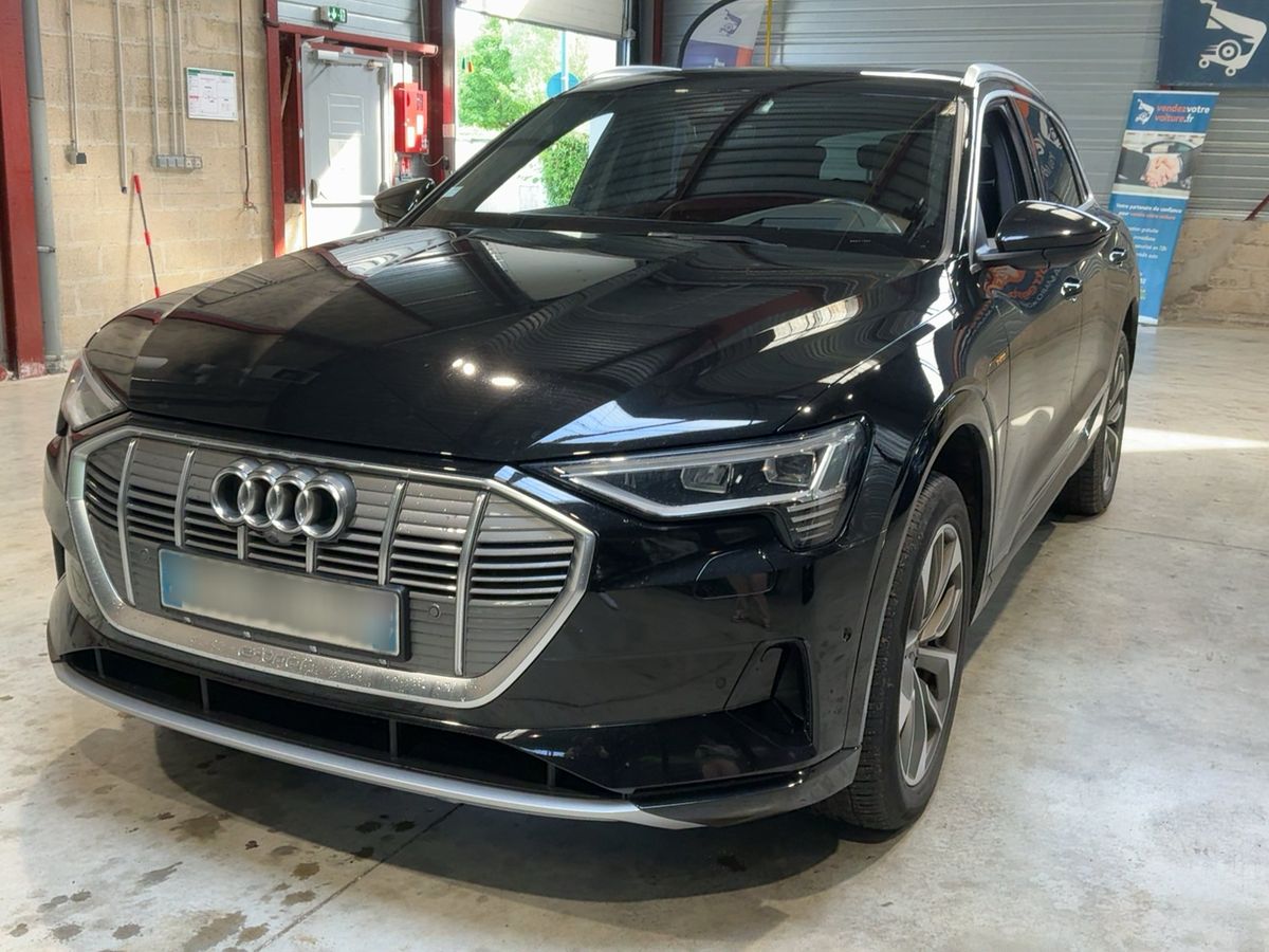 Audi e-tron 2020 — photo 1