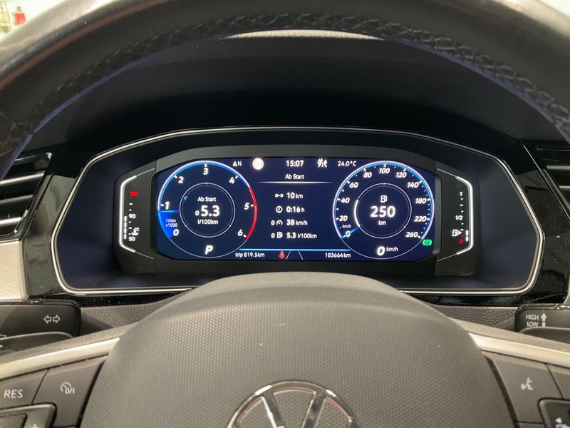 Volkswagen Passat 2.0 TDI Business 4Motion — zdjęcie 13