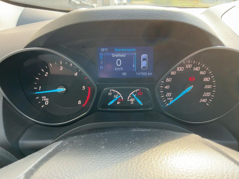 Ford Kuga 2.0 TDCi Titanium 2015 – снимка 19