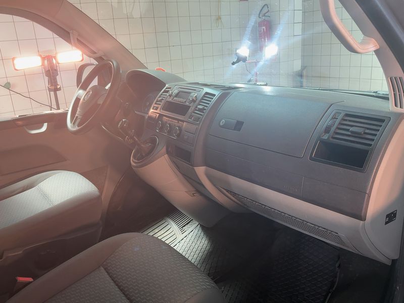 Volkswagen T5 Transporter 2.0 TDI Kasten — zdjęcie 12
