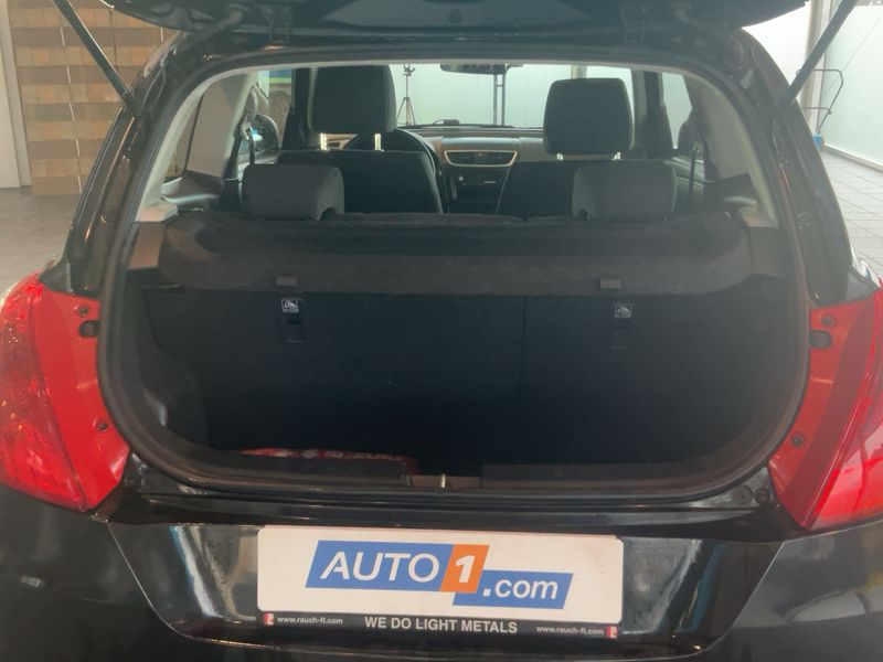 Suzuki Swift 1.2 GLX Deluxe — zdjęcie 10