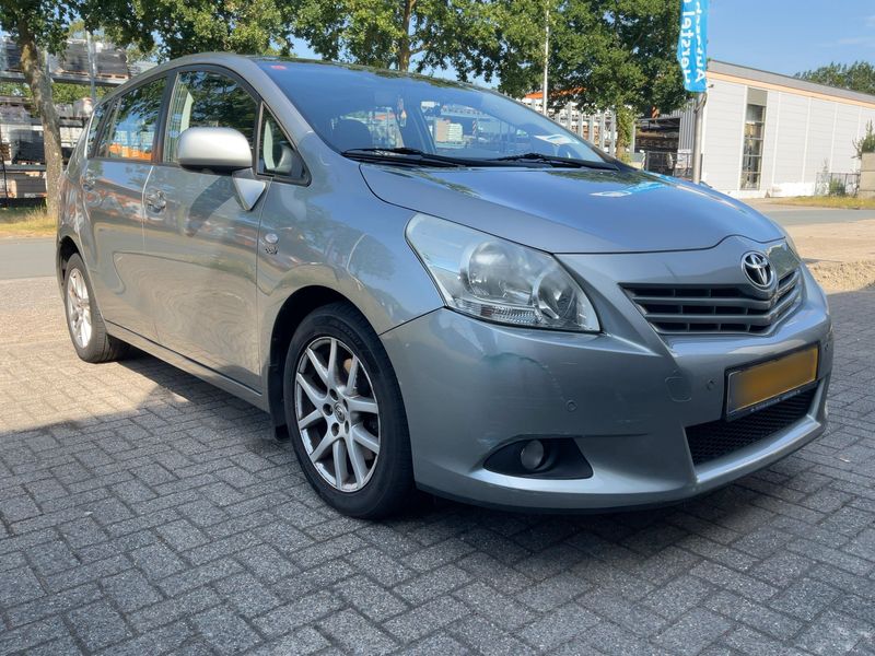Toyota Verso 2.2 D-4D Sol — zdjęcie 8