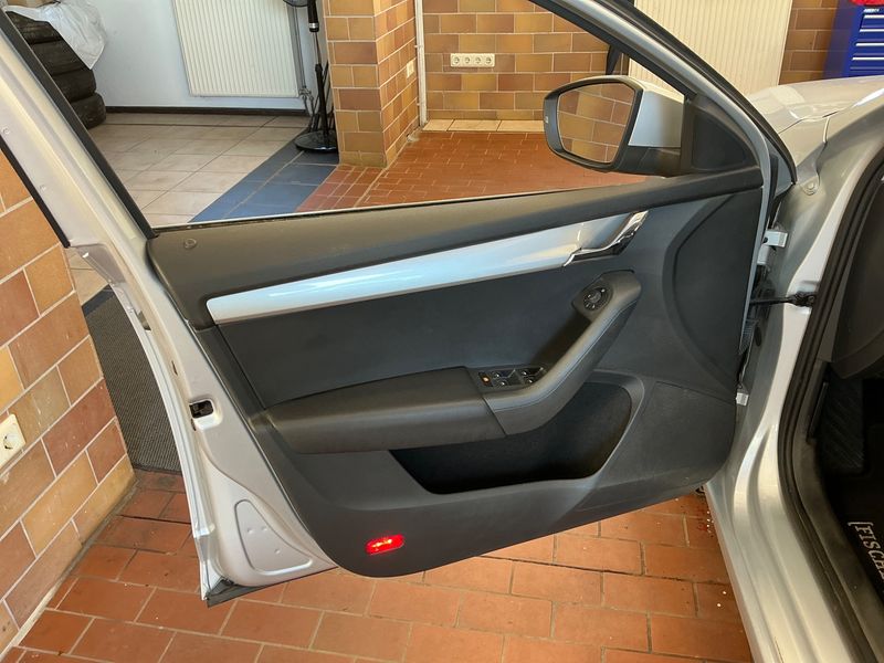 Skoda Octavia 1.2 TSI Elegance 2014 – снимка 24