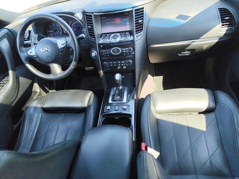 Infiniti QX70 3.0 V6 Diesel S Premium — zdjęcie 11