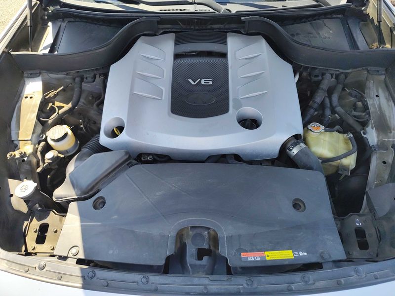 Infiniti QX70 3.0 V6 Diesel S Premium — zdjęcie 8
