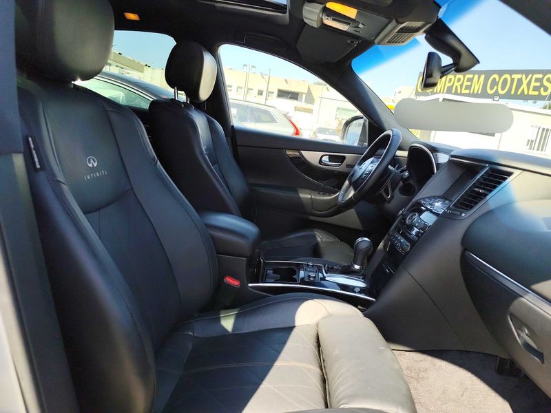 Infiniti QX70 3.0 V6 Diesel S Premium — zdjęcie 10