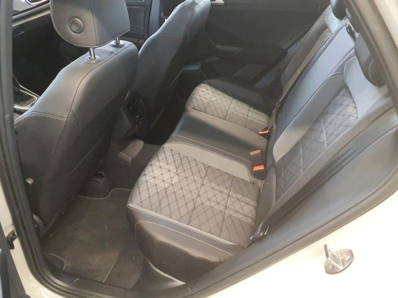 Volkswagen T-Roc 1.0 TSI R-Line — zdjęcie 12
