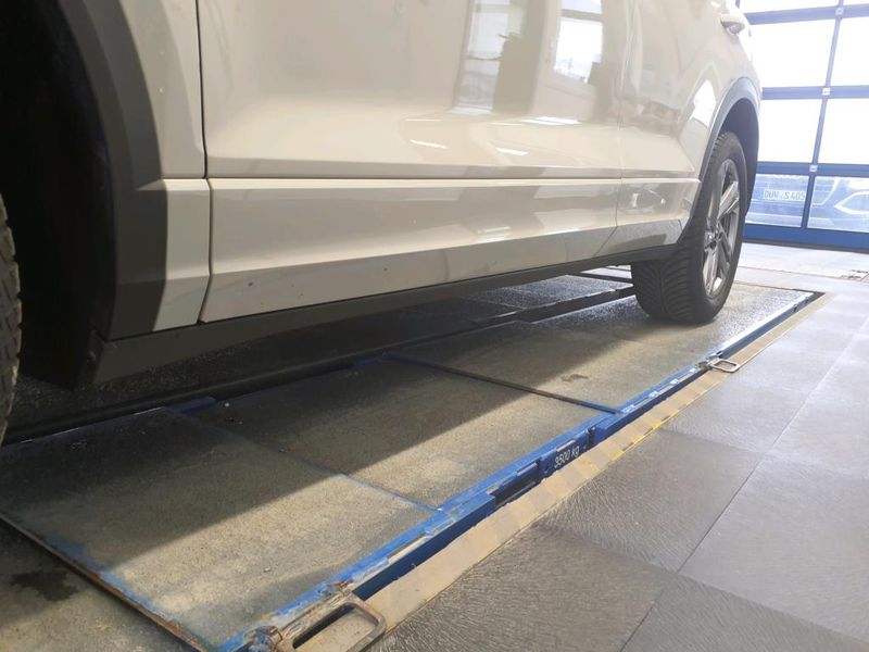 Volkswagen T-Roc 1.0 TSI R-Line — zdjęcie 23