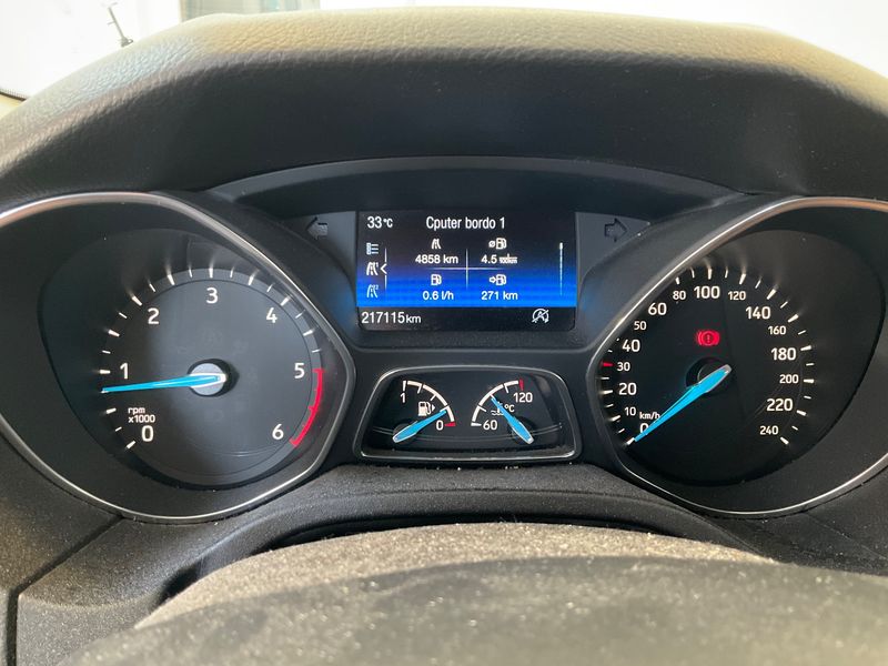 Ford Focus 1.5 TDCi Titanium 2015 – снимка 18