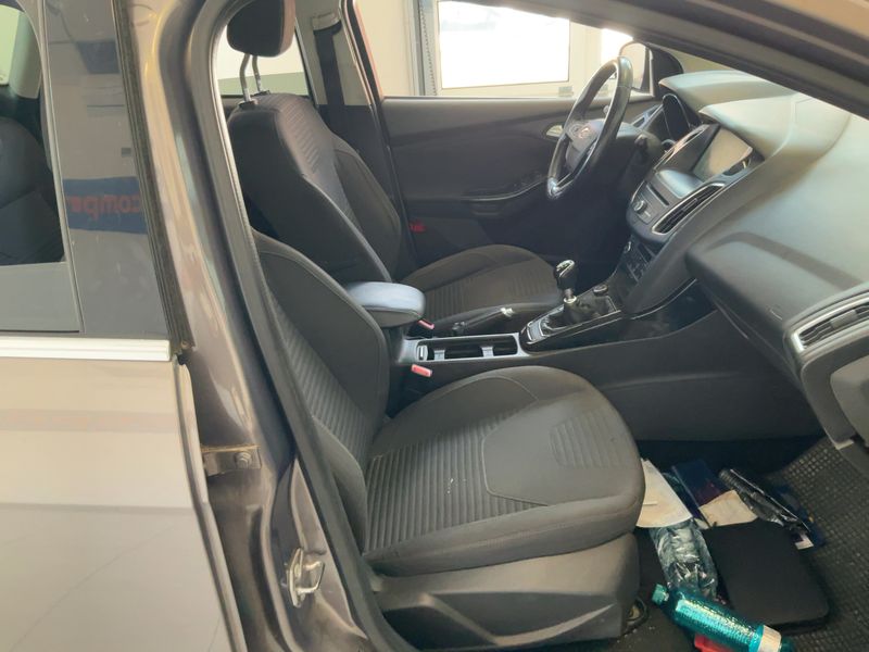 Ford Focus 1.5 TDCi Titanium 2015 – снимка 16